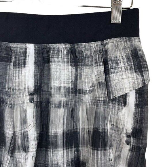 Lululemon Drawstring Pull On Plaid M Shorts - Picture 2 of 7
